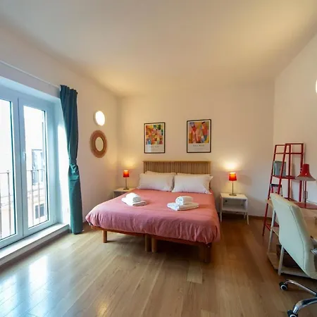 4 Cantoni, Cosy In Monti District Apartment