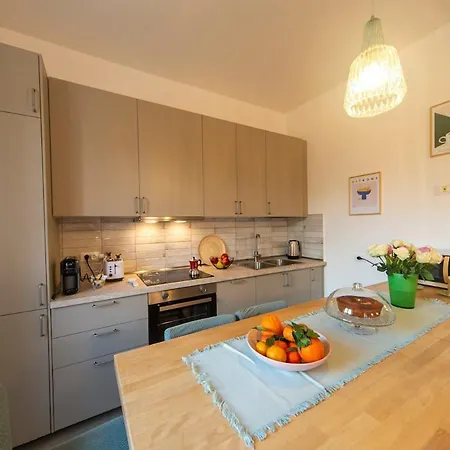 4 Cantoni, Cosy In Monti District Apartment Rome