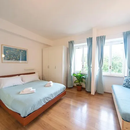 4 Cantoni, Cosy In Monti District Apartment